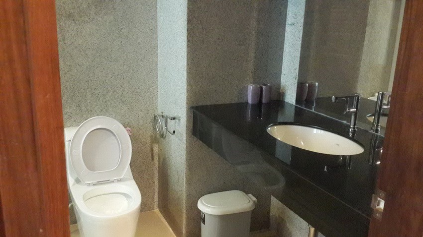 Condominium for sale Jomtien Pattaya showing the bathroom Condominium for sale Jomtien Pattaya showing the bathroom