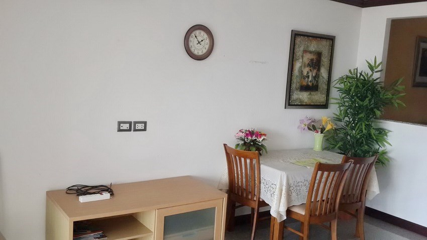 Condominium for sale Jomtien Pattaya showing the dining area Condominium for sale Jomtien Pattaya showing the dining area