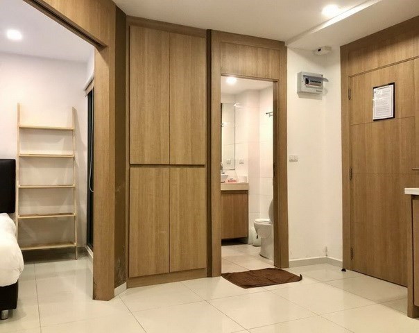 Condominium for sale Pratumnak Hill Pattaya showing the bathroom Condominium for sale Pratumnak Hill Pattaya showing the bathroom