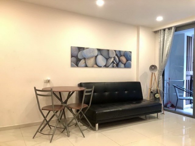Condominium for sale Pratumnak Hill Pattaya showing the living and dining areas Condominium for sale Pratumnak Hill Pattaya showing the living and dining areas