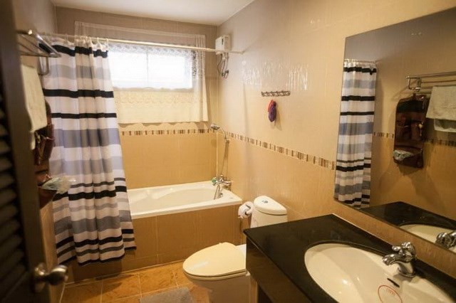 House for sale Huay Yai Pattaya showing a bathroom House for sale Huay Yai Pattaya showing a bathroom