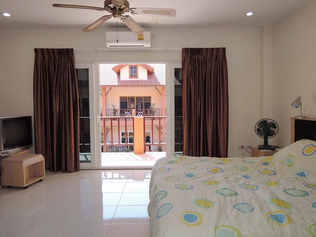 House for sale Pratumnak Hill Pattaya showing the master bedroom and balcony