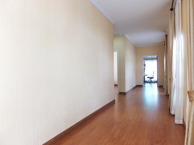 House for sale WongAmat Pattaya showing the corridor 