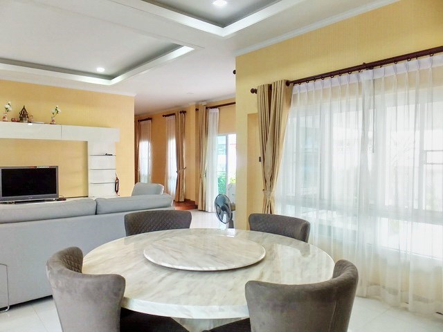House for sale WongAmat Pattaya showing the living and dining area with garden view 