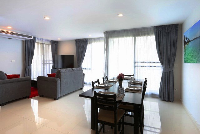 Condominium For Rent Pattaya showing the living and dining areas 