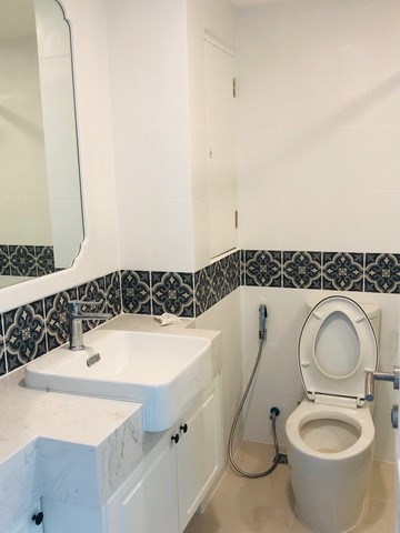 Condominium for sale Jomtien showing the bathroom Condominium for sale Jomtien showing the bathroom