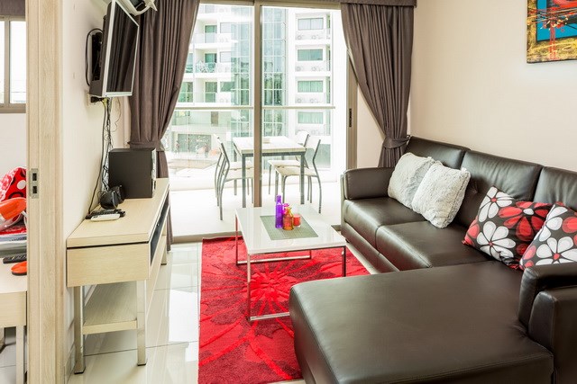 Condominium for sale Jomtien showing the living area Condominium for sale Jomtien showing the living area