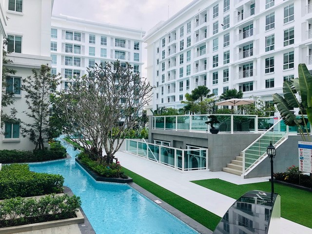 Condominium for sale Jomtien showing the pool and condo buildings Condominium for sale Jomtien showing the pool and condo buildings