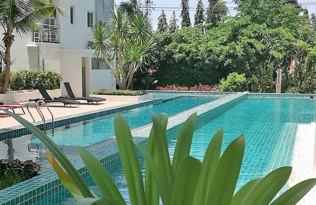Condominium for sale Pratumnak Pattaya showing the communal swimming pool Condominium for sale Pratumnak Pattaya showing the communal swimming pool