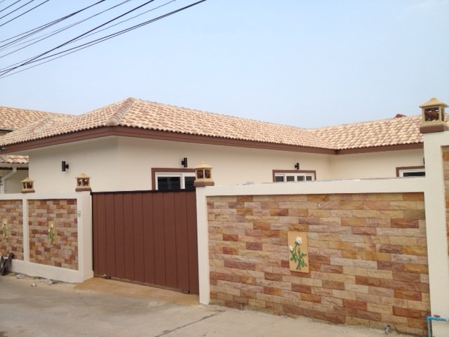 House for rent East Pattaya showing the house frontage House for rent East Pattaya showing the house frontage
