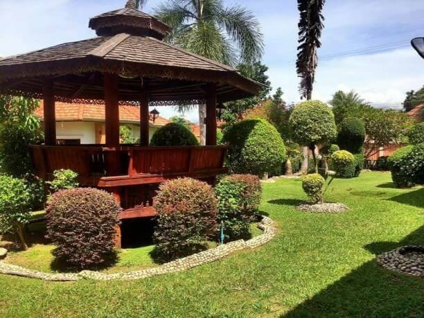 House for rent East Pattaya showing the sala and garden House for rent East Pattaya showing the sala and garden