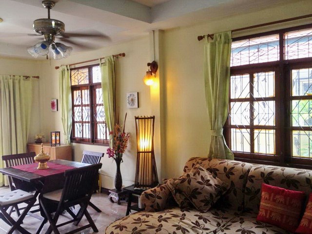 House for rent East Pattaya showing the living and dining areas House for rent East Pattaya showing the living and dining areas
