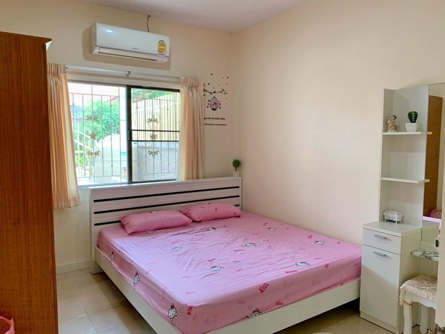 House for Rent East Pattaya showing the master bedroom House for Rent East Pattaya showing the master bedroom