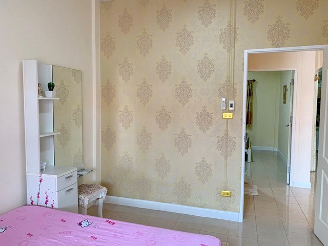 House for Rent East Pattaya showing the master bedroom with furniture House for Rent East Pattaya showing the master bedroom with furniture
