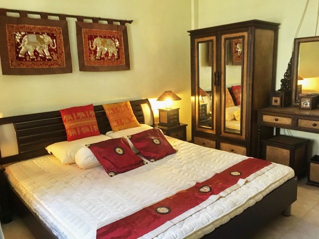 House for rent East Pattaya showing the master bedroom suite House for rent East Pattaya showing the master bedroom suite