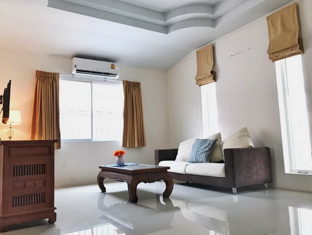 House for sale East Pattaya showing the living area House for sale East Pattaya showing the living area