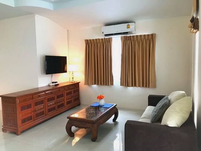 House for sale East Pattaya showing the living room House for sale East Pattaya showing the living room