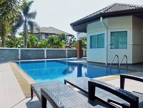 House for sale East Pattaya showing the terrace and private pool 