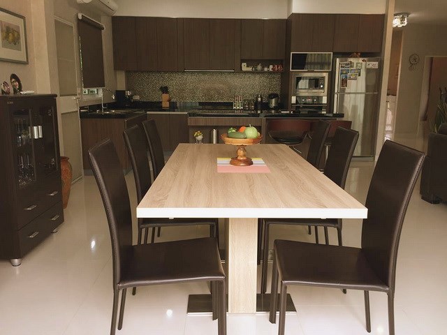 House for Sale Huay Yai Pattaya showing the dining and kitchen areas House for Sale Huay Yai Pattaya showing the dining and kitchen areas