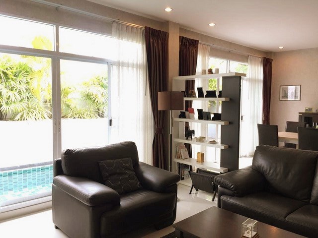 House for Sale Huay Yai Pattaya showing the living and dining areas House for Sale Huay Yai Pattaya showing the living and dining areas