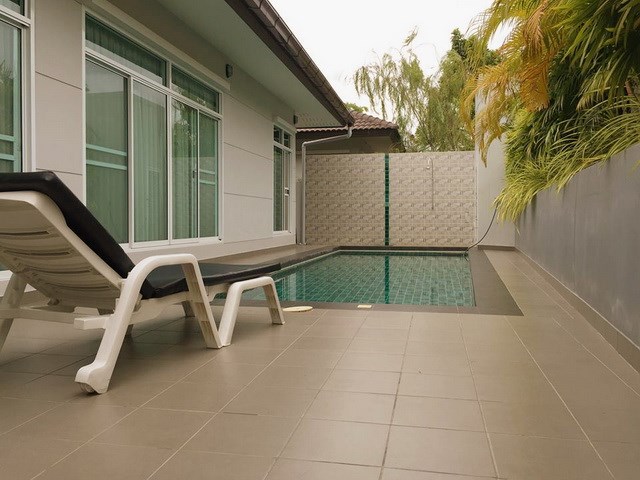 House for Sale Huay Yai Pattaya showing the terrace and pool House for Sale Huay Yai Pattaya showing the terrace and pool