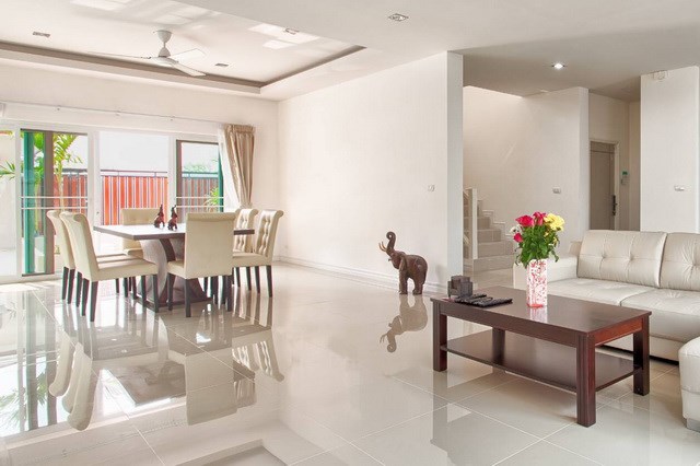 House for sale Pattaya Mabprachan showing the living and dining area concept House for sale Pattaya Mabprachan showing the living and dining area concept