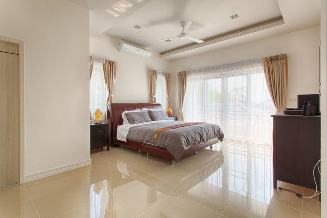 House for sale Pattaya Mabprachan showing the master bedroom concept House for sale Pattaya Mabprachan showing the master bedroom concept
