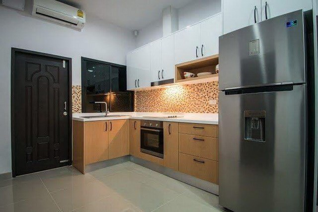 House for sale Na Jomtien Pattaya showing the kitchen House for sale Na Jomtien Pattaya showing the kitchen