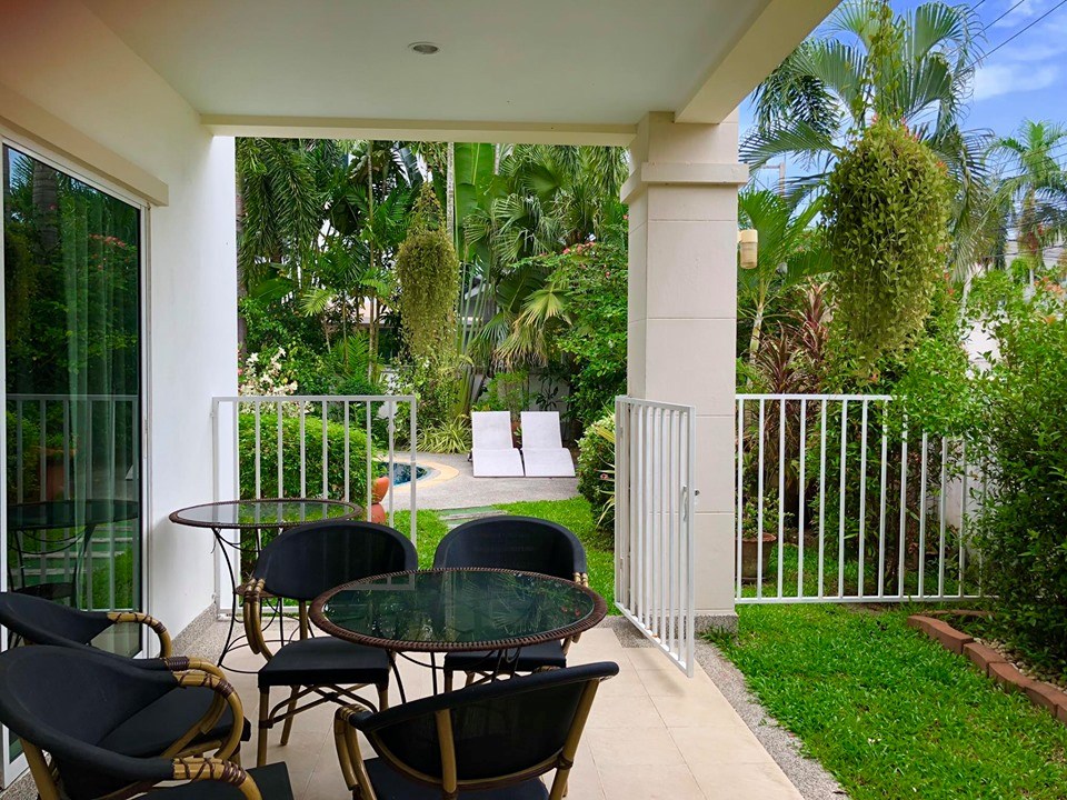 House for Sale East Pattaya showing the covered terrace and garden House for Sale East Pattaya showing the covered terrace and garden