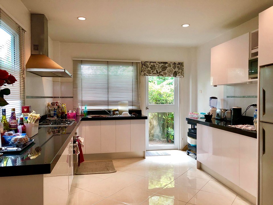 House for Sale East Pattaya showing the kitchen House for Sale East Pattaya showing the kitchen