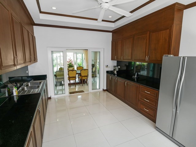 House for sale East Pattaya showing the kitchen House for sale East Pattaya showing the kitchen