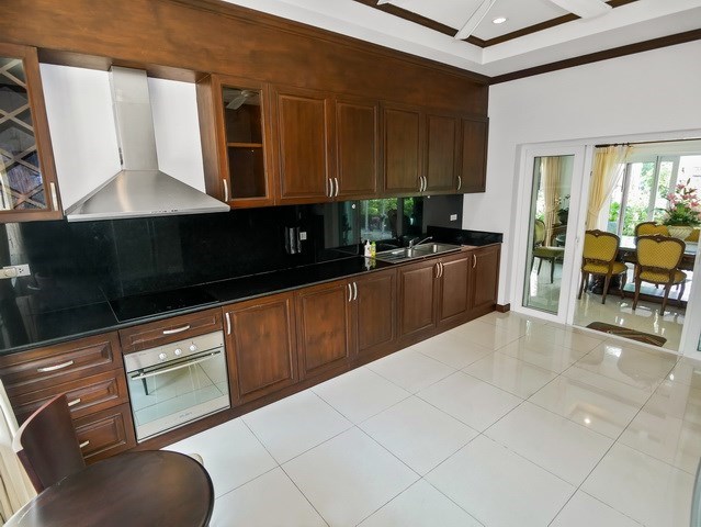 House for sale East Pattaya showing the kitchen area House for sale East Pattaya showing the kitchen area
