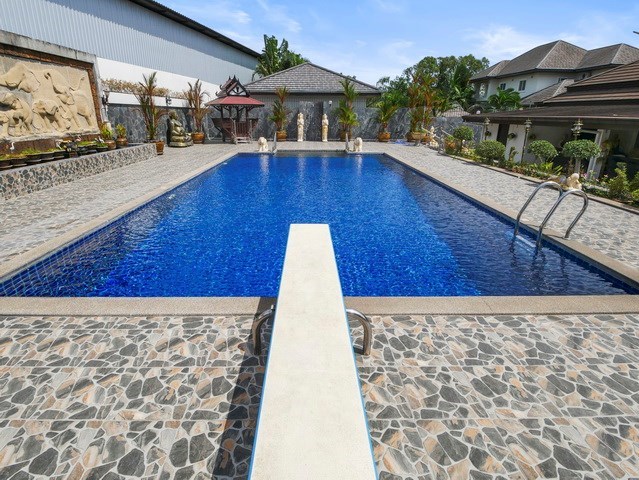 House for sale East Pattaya showing the private pool House for sale East Pattaya showing the private pool