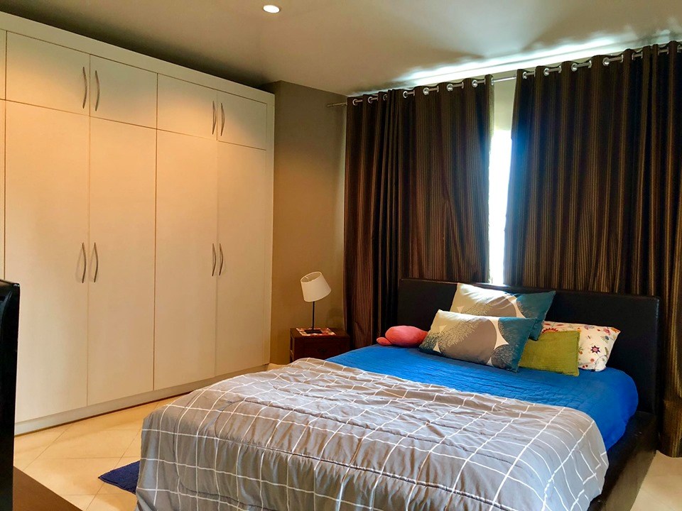 House for Sale East Pattaya showing the second bedroom with wardrobes House for Sale East Pattaya showing the second bedroom with wardrobes