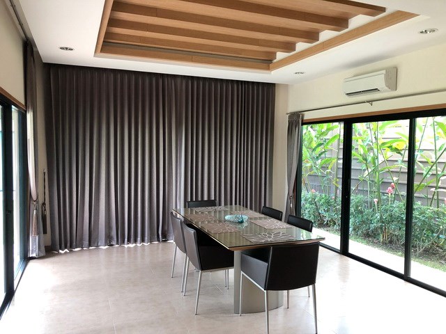 House for sale Huay Yai Pattaya showing the dining area House for sale Huay Yai Pattaya showing the dining area