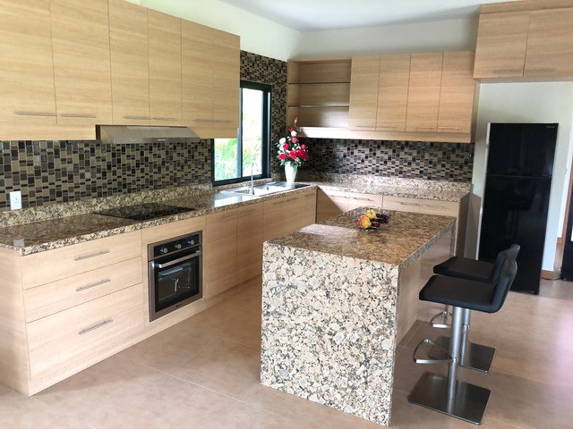 House for sale Huay Yai Pattaya showing the kitchen House for sale Huay Yai Pattaya showing the kitchen