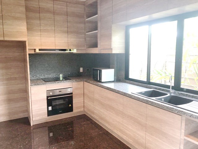 House for sale Huay Yai Pattaya showing the kitchen House for sale Huay Yai Pattaya showing the kitchen