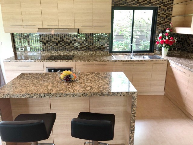 House for sale Huay Yai Pattaya showing the large kitchen House for sale Huay Yai Pattaya showing the large kitchen
