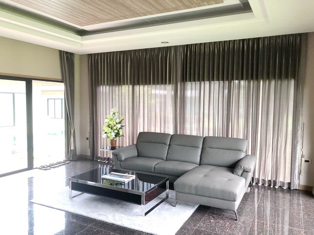 House for sale Huay Yai Pattaya showing the living room House for sale Huay Yai Pattaya showing the living room