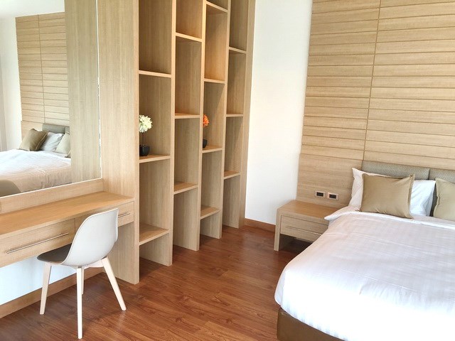 House for sale Huay Yai Pattaya showing the master bedroom built-in furniture House for sale Huay Yai Pattaya showing the master bedroom built-in furniture