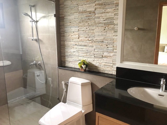 House for sale Huay Yai Pattaya showing the second bathroom House for sale Huay Yai Pattaya showing the second bathroom