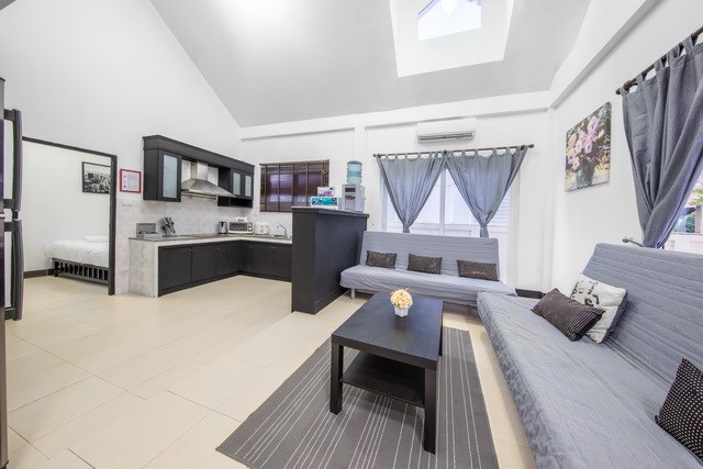 House for sale Jomtien Pattaya showing the living and kitchen areas House for sale Jomtien Pattaya showing the living and kitchen areas