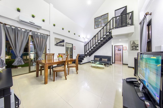 House for sale Jomtien Pattaya showing the open plan concept House for sale Jomtien Pattaya showing the open plan concept