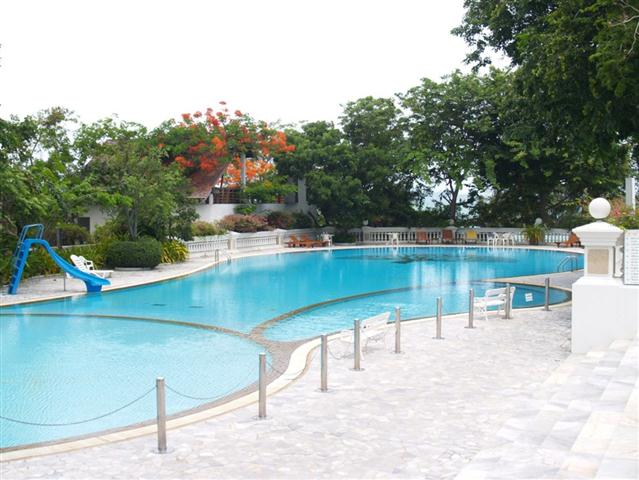 Communal swimmingpool