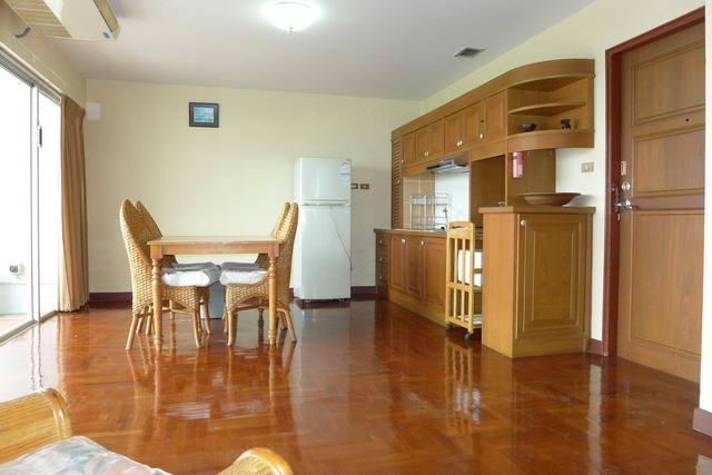 Condominium for sale in Naklua showing the dining and kitchen area Condominium for sale in Naklua showing the dining and kitchen area