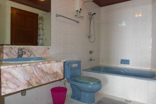 Condominium for sale in Naklua showing the bathroom