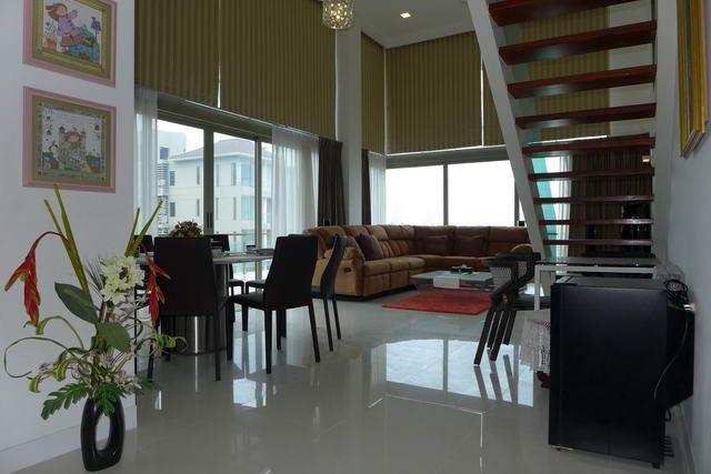 Condominium for sale Naklua showing the dining and living areas