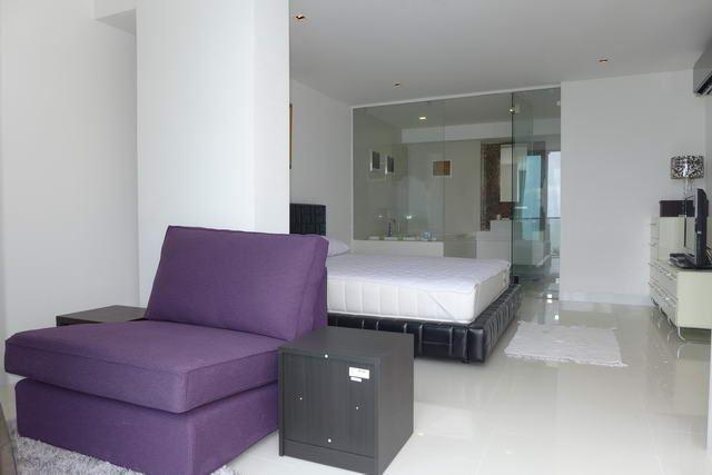 Condominium for sale Naklua showing the master bedroom suite