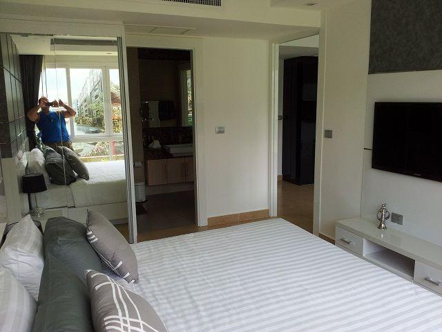 Condominium For Sale Pattaya showing the bedroom suite