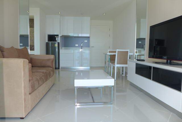 Condominium For Sale Pratumnak showing the living area Condominium For Sale Pratumnak showing the living area